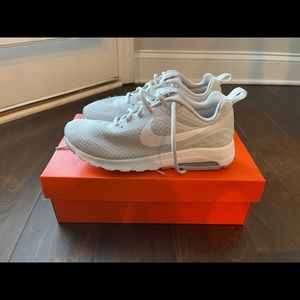 Women’s Nike Shoe Size 8.5